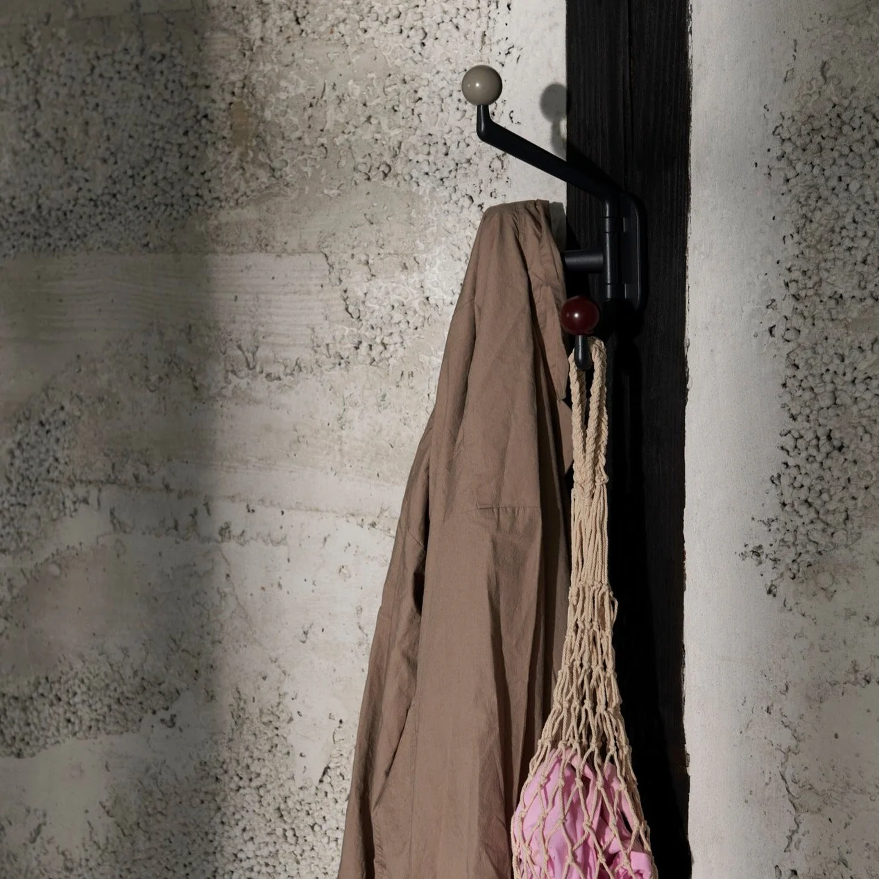 &Tradition Capture Wall Hook Large - Graphite & Multicolour (SC75) - Image 3
