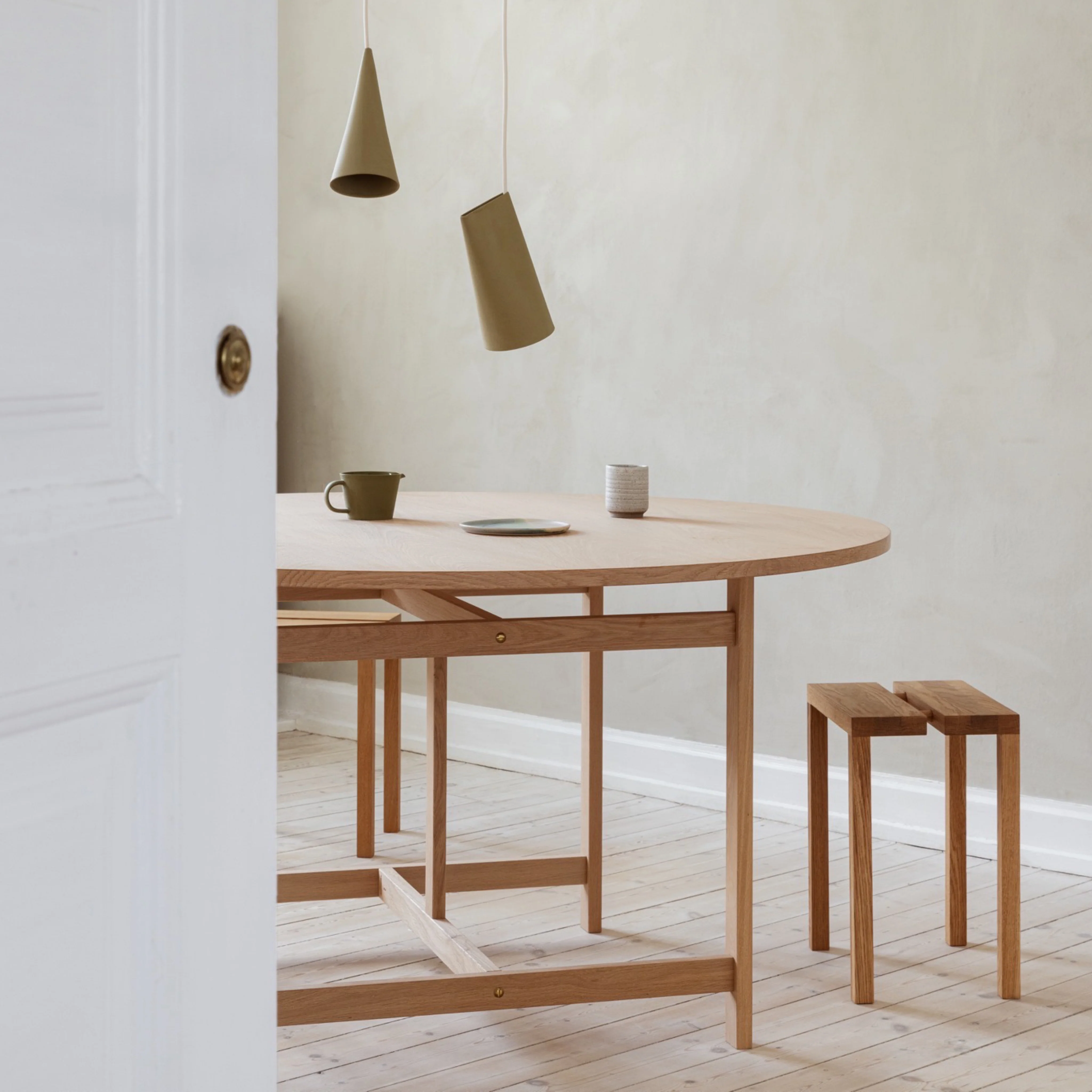 Moebe Round Dining Table Ø130 - Image 2