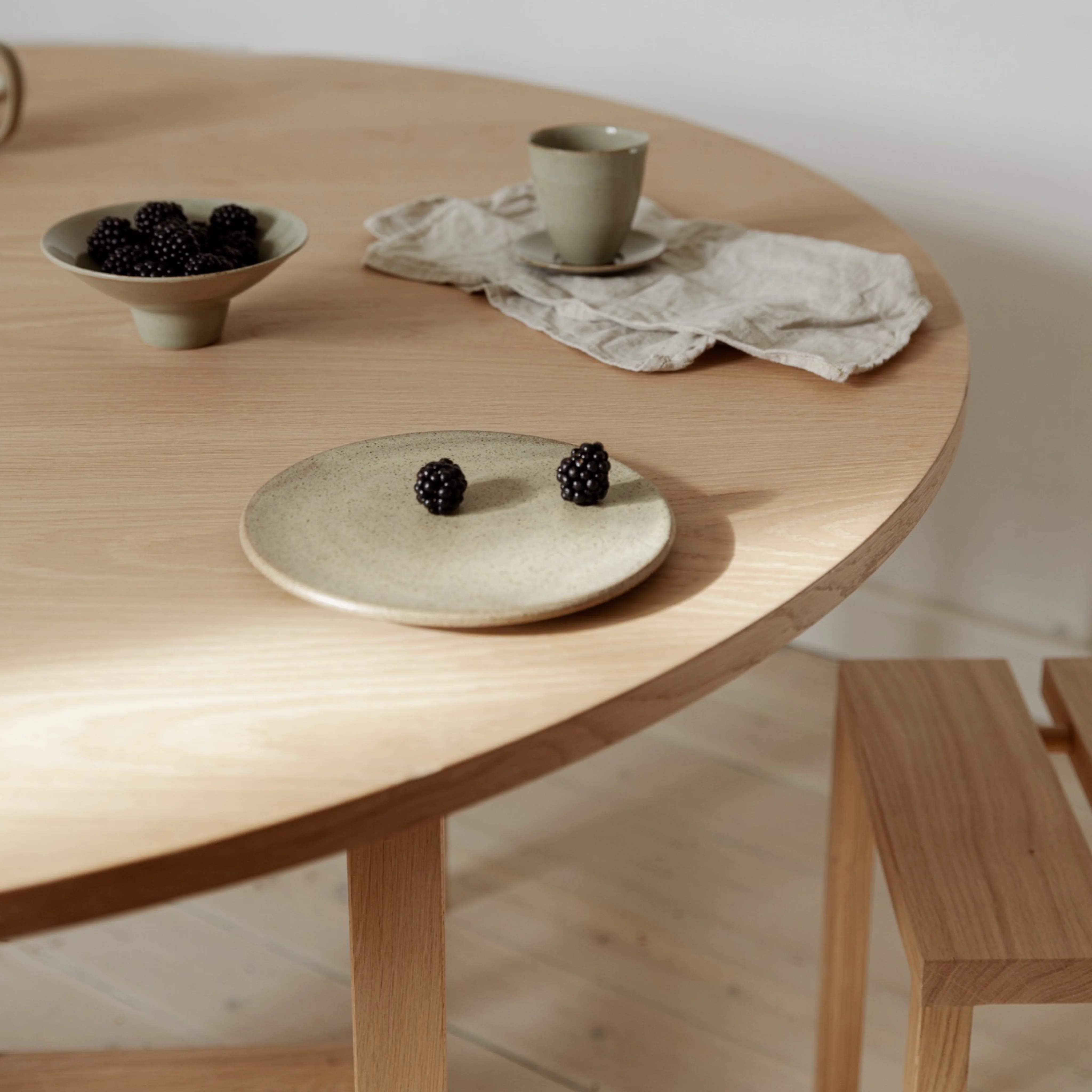 Moebe Round Dining Table Ø130 - Image 4