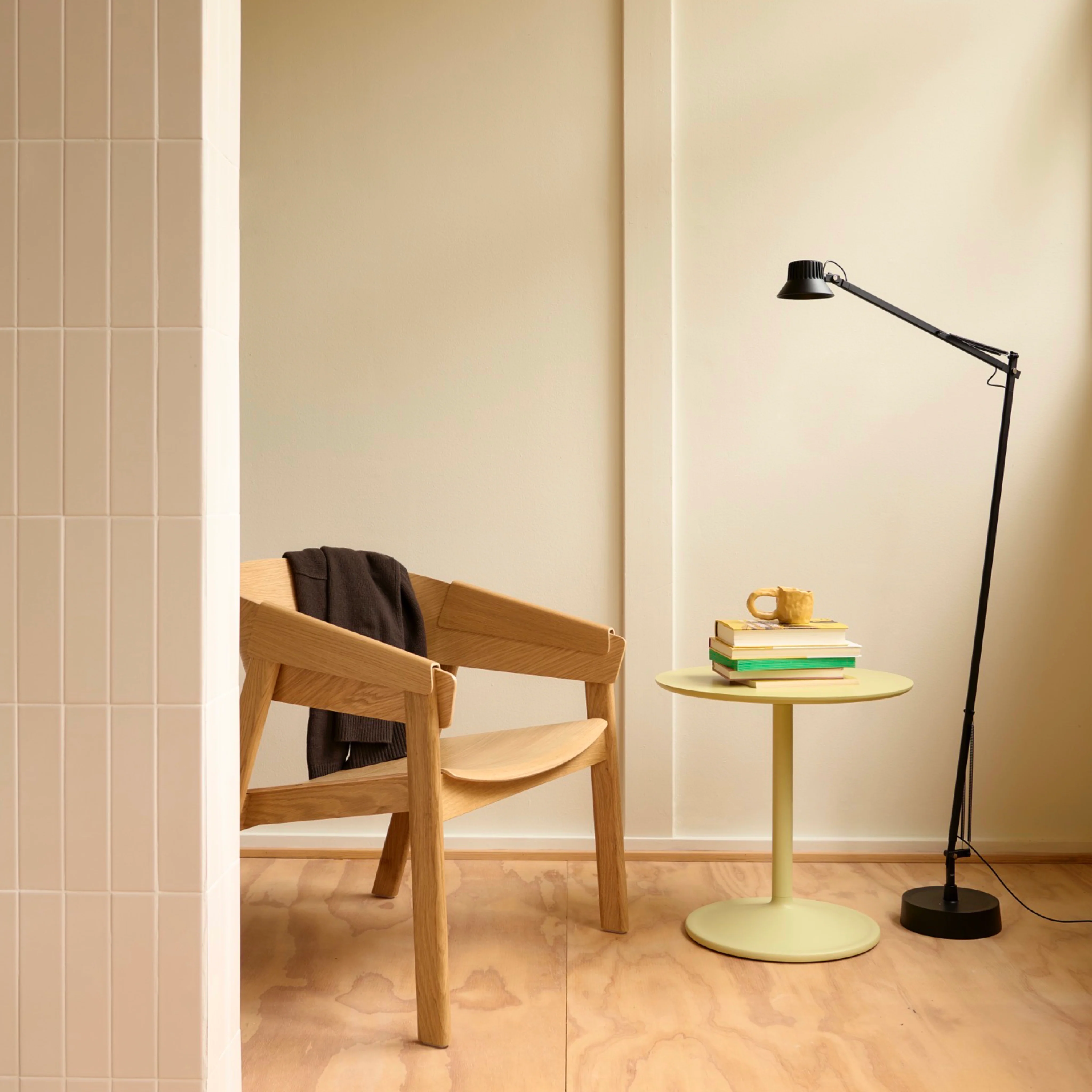 Muuto Dedicate Floor Lamp - Black - Image 3