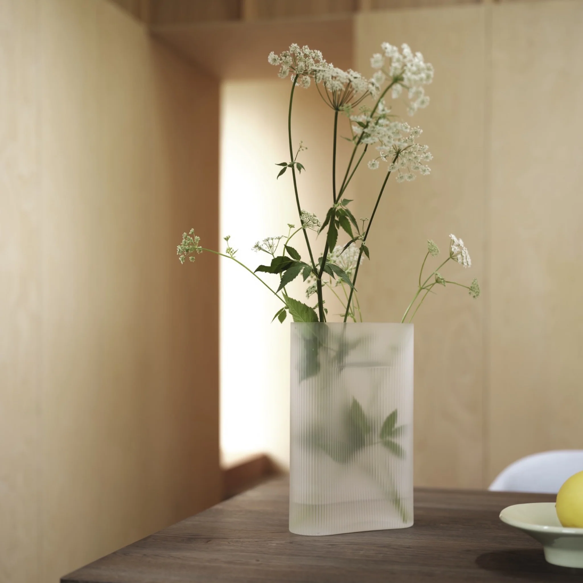 Muuto Ridge Vase Frosted Glass - H35cm - Image 4